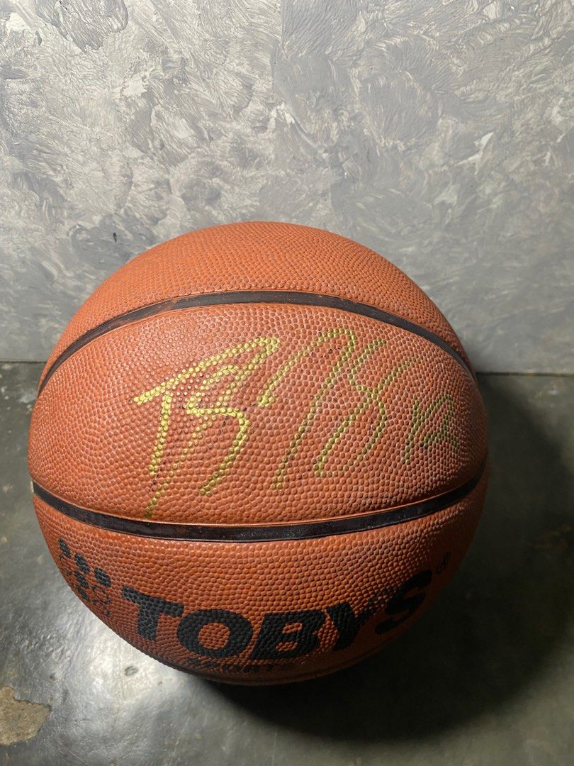 Dwight Howard Signed Tobys Ball (Category: Western Merchandise) located in Pasig City. Submitted by lumangkamisa (Listing ID 1405090705, Image 2). Description: Signed Ball by Dwight Howard. Can provide photos and videos.