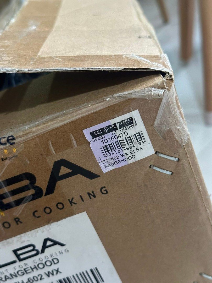 Elba Telescopic Range hood (ITH 602 WX) (Category: Hobs & Hoods) located in Bacoor. Submitted by scammergoout (Listing ID 1346917521, Image 3). Description: Brandnew with Receipt from SM North Abenson. PM me for the actual photo. Original Price ₱8500 Selling it for Only ₱8000 including hose and other installation accesories. RFS: Walang abang yung bahay na paglalagyan. Specs: 60cm Telescopic / Semi Built-In Hood Stainless Steel Fascia with White 