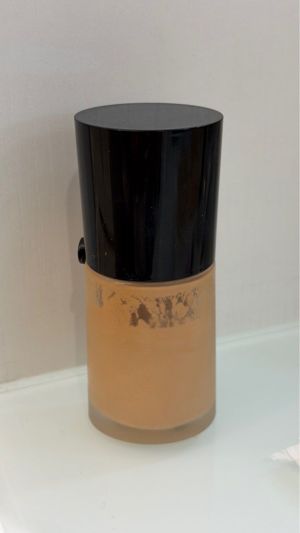 Giorgio Armani Luminous Silk Foundation (Category: Makeup) located in Quezon City. Submitted by prelovedbygirliess (Listing ID 1404967669, Image 2). Description: Purchased from NYC 75% left Shade: 4.5.
