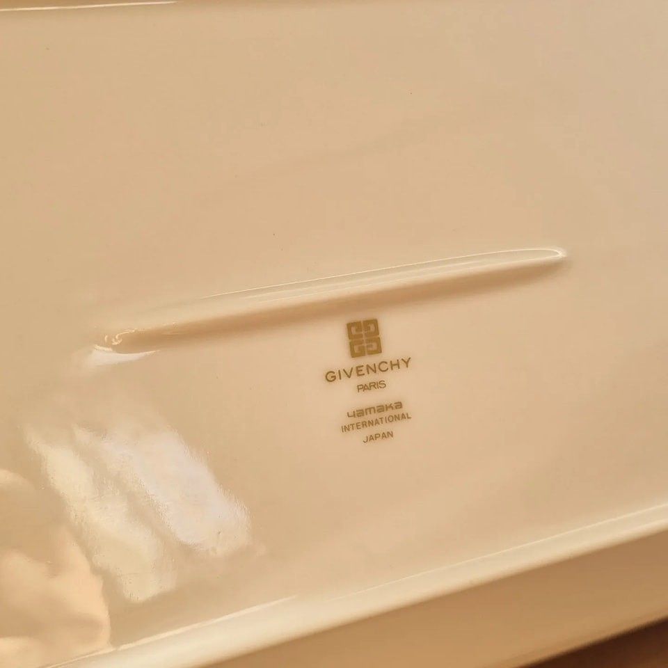 Givenchy Gold Line Long Plate 1pc (Category: Dinnerware & Cutlery) located in Porac. Submitted by tokyohome (Listing ID 1404969652, Image 2). Description: Available again ♥️ Givenchy Gold Line Long Plate Php 1,700 only At its best price 🎌 Unused with box # 79 #givenchyphilippines #givenchyph #givenchycupsph #cupsphilippines #teacupsphilippines #cupsphilippines #mugsphilippines #platesphilippines #givenchyphilippines Disclaimer: Independent and n