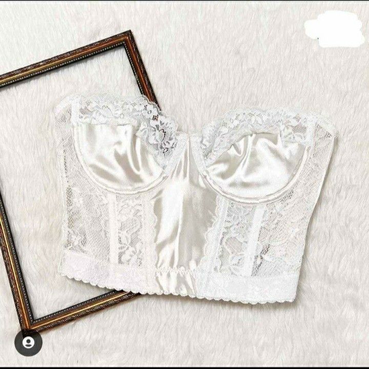 Glasslace Chic Corset in Elegant White (Category: Others Tops) located in Pasay City. Submitted by arenjay39 (Listing ID 1405151168, Image 1). Description: Size: L | 34C-D to 36A-B |29-34 in waist ♡ brandnew! Bought it for ₱680, selling it for ₱250 na lang. Hindi ko pa siya nagagamit. Bought it from @paraluman.intimates in IG ♡ intricate details, love the design ♡ with bones, underwired ♡ high quality lightweight material, semi stretchable ♡ hook