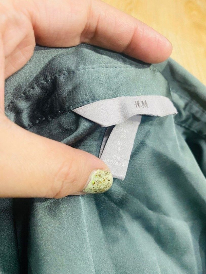 H&M Green Satin Blouse (Category: Blouses) located in Cebu City. Submitted by deecanon (Listing ID 1405096184, Image 2). Description: - H&M green satin blouse - Classic button-down style - Long sleeves - Collared neckline - Smooth, flowing texture - Suitable for casual & semi-formal occasions - Size: EUR 36, UK 10, CN 160/84A.