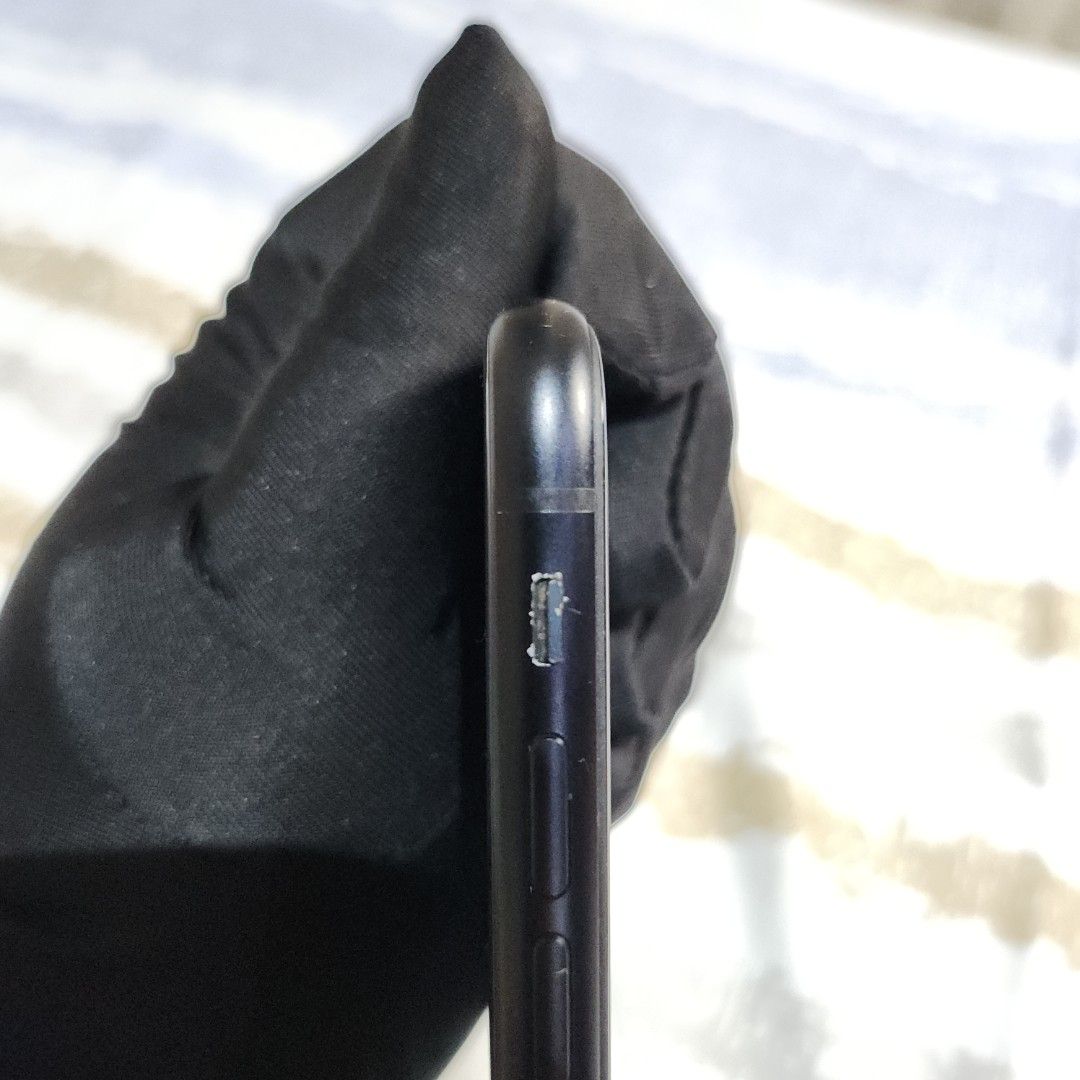 iPhone Xr 64GB (Renewed) (Category: iPhone X Series) located in Cavite. Submitted by loril.ke_359 (Listing ID 1334268619, Image 3). Description: *If you're looking for a teenager's first phone, a work phone, or just a 2nd phone, then this is for you.* -iPhone Xr (Refurbished) -64gb -100% Battery Health as of last checking -Smart Locked -Already Reset -Already updated to IOS 18 -New Pisen Battery -New GX OLED Screen -TBH Camera is best for Bright-