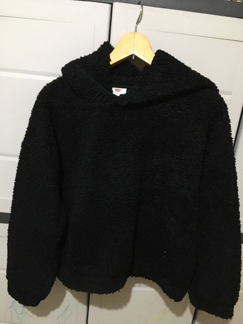 Levis Anna Faux sherpa pullover boxy style (Category: Coats, Jackets and Outerwear) located in Manila. Submitted by findph09 (Listing ID 1405063343, Image 3). Description: Levis Anna Faux sherpa pullover boxy style Size on tag small Width 22 length 21 No issue Like new condition Price: 950+sf Lalamove & Jntexpress courier 🚚 .