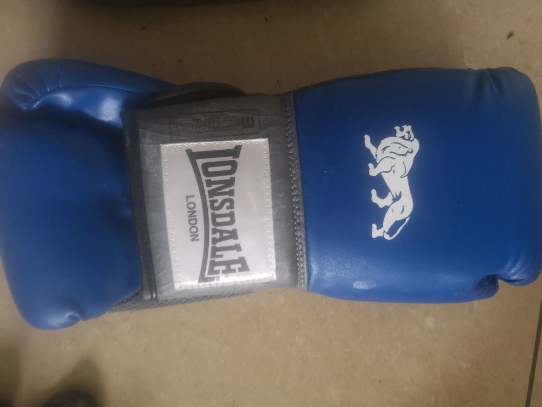 Lonsdale Pro Training Boxing Gloves 10oz (Category: Combat Sports) located in Muntinlupa City. Submitted by strlltsantos (Listing ID 1404989493, Image 2). Description: Lonsdale Pro Training boxing gloves. These blue gloves are designed for heavy bag training, mitt work, and sparring. The gloves are 10oz and come with a carrying case. The Lonsdale logo is visible on the gloves and the case..