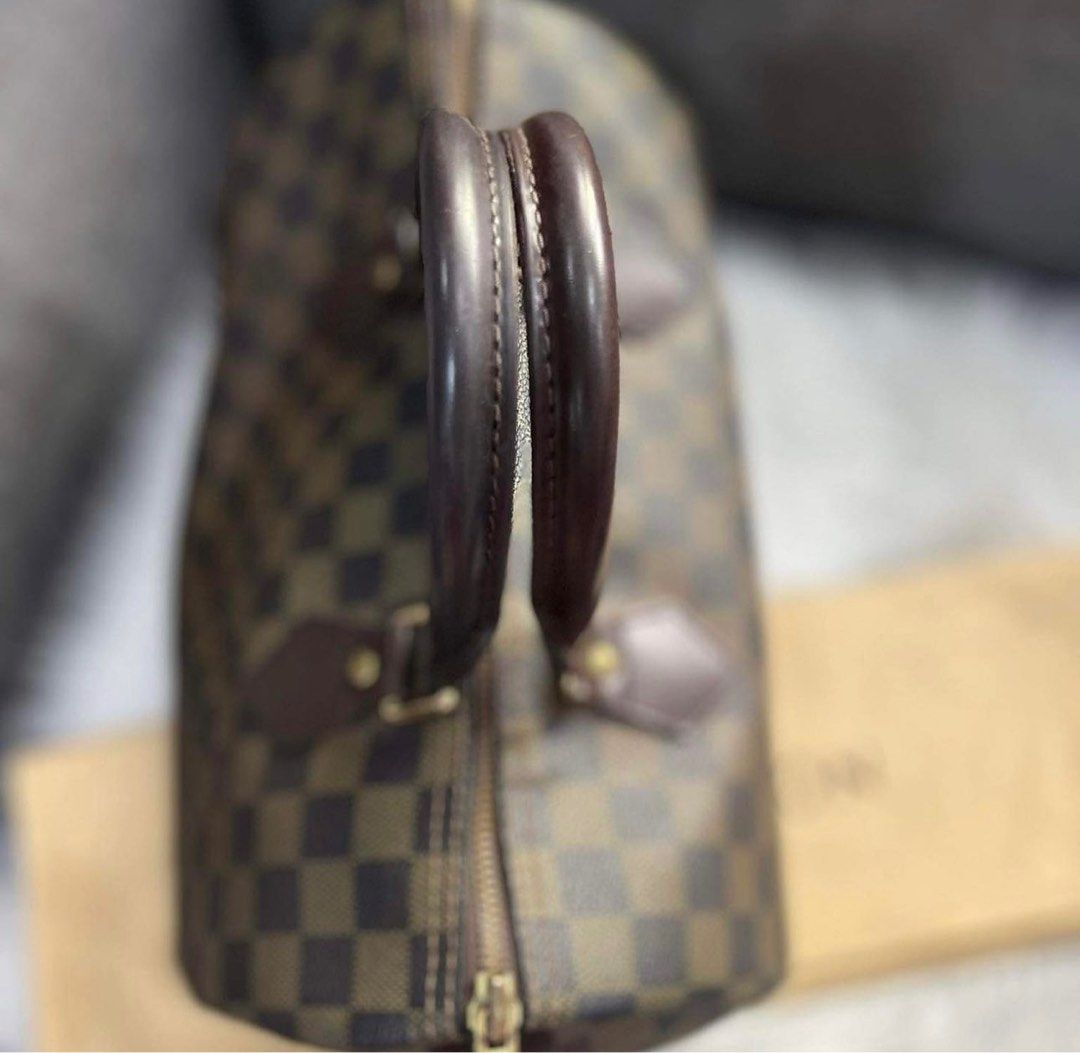LV Damier Ebene Speedy 30 (Category: Luxury Bags & Wallets) located in Manila. Submitted by poreberqueeen (Listing ID 1404979133, Image 2). Description: Preloved bought it from luxehubjapan in IG CLASSIC. Authentic .