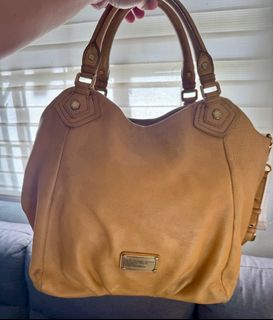 (Category: ) located in . Submitted by missdior_17 (Listing ID 1405031646, Image 1). Description: .