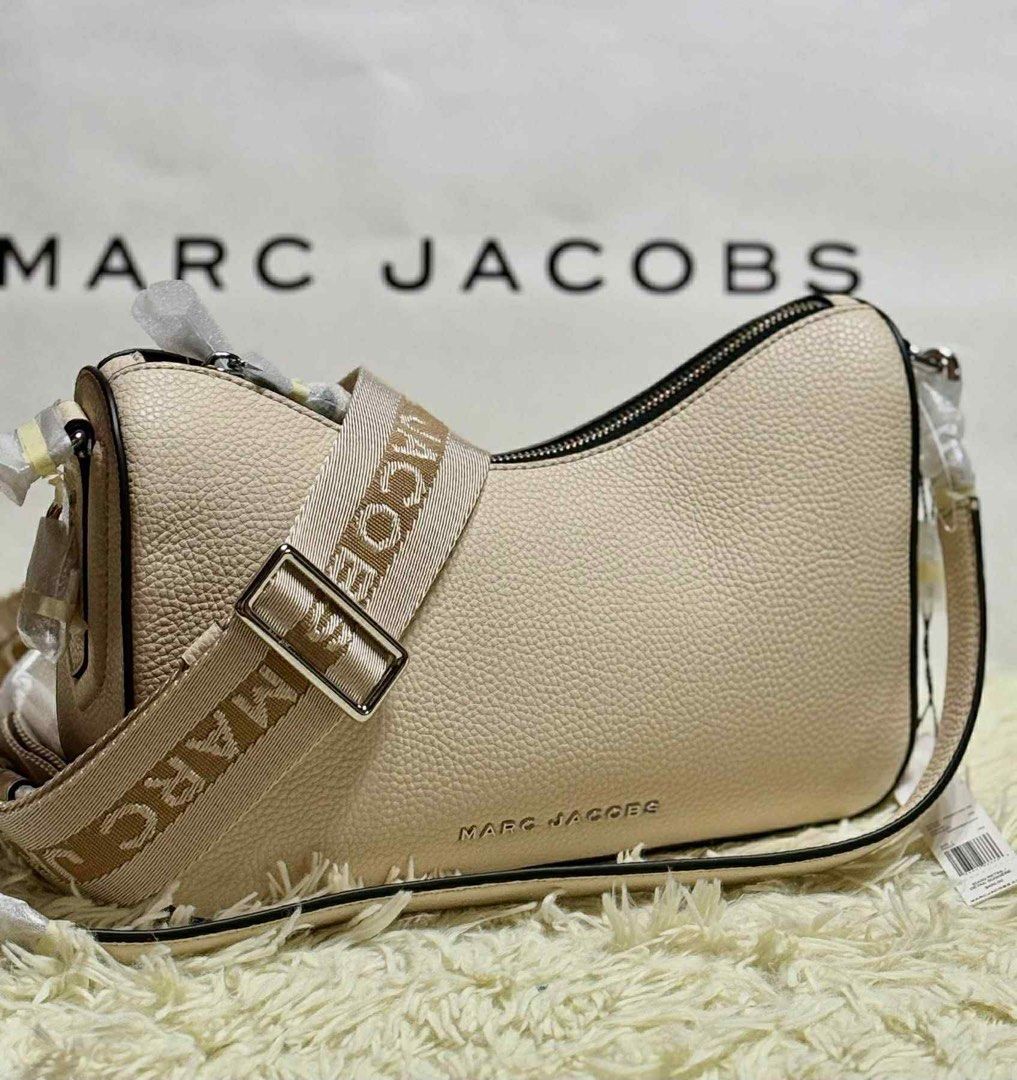 Marc jacobs large drifter 2 way bag (Category: Luxury Bags & Wallets) located in Calamba. Submitted by biyanggg (Listing ID 1404990126, Image 2). Description: Plus sf Lalamove ready.