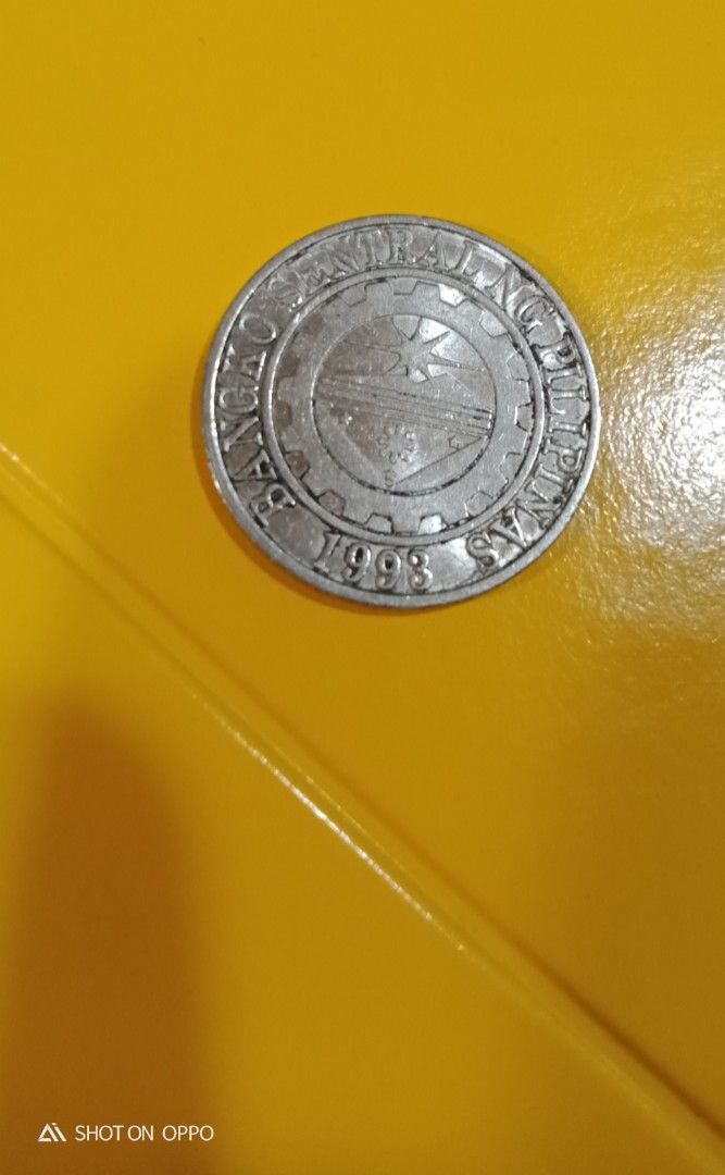Philippine 1 Piso error coin 2015 (Category: Currency) located in Candon. Submitted by sniper_25 (Listing ID 1405100241, Image 3). Description: - Philippine 1 piso coin. - dated 2015 with excess metal on the number 1. - it is a coin with a reverse die III..