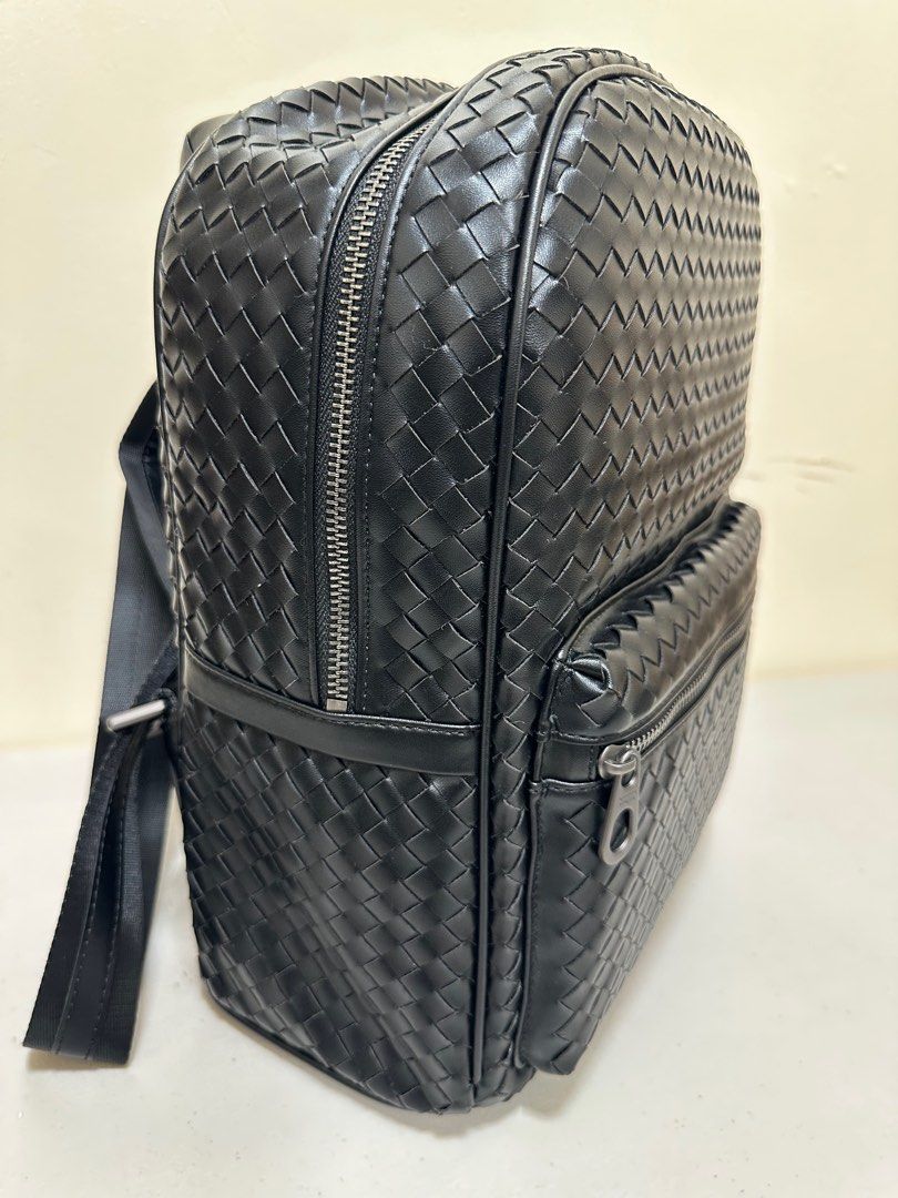 Preloved boteggaaa venettaaa backpack (Category: Luxury Bags & Wallets) located in Los Banos. Submitted by ditasbautista2329 (Listing ID 1405094531, Image 3). Description: Preloved bottega veneta backpack Medium size Actual pictures posted What you see is what you get Good as new .