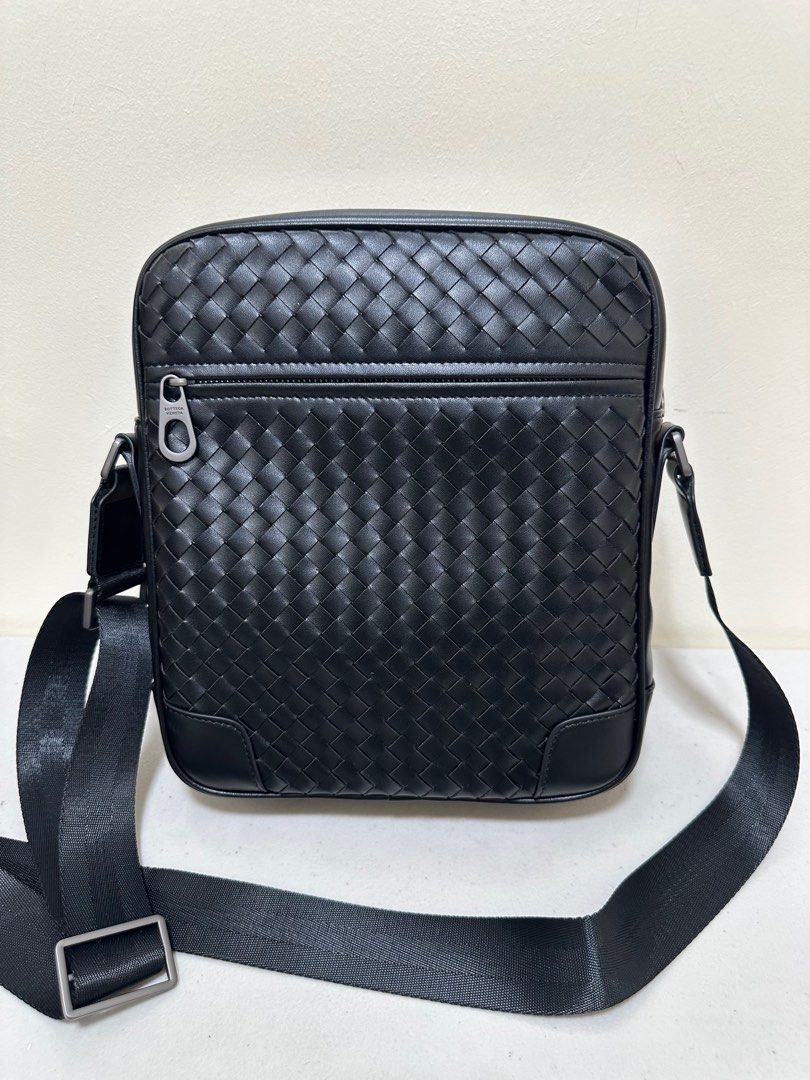 Preloved sling bag (Category: Luxury Bags & Wallets) located in Los Banos. Submitted by ditasbautista2329 (Listing ID 1405094846, Image 1). Description: Preloved bottega veneta sling bag Medium size Actual pictures posted What you see is what you get Good as new .