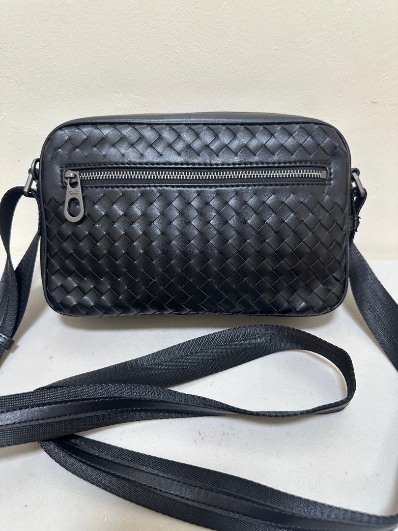 Preloved sling bag (Category: Luxury Bags & Wallets) located in Los Banos. Submitted by ditasbautista2329 (Listing ID 1405095311, Image 1). Description: Preloved bottega veneta sling Medium size Actual pictures posted What you see is what you get Good as new .