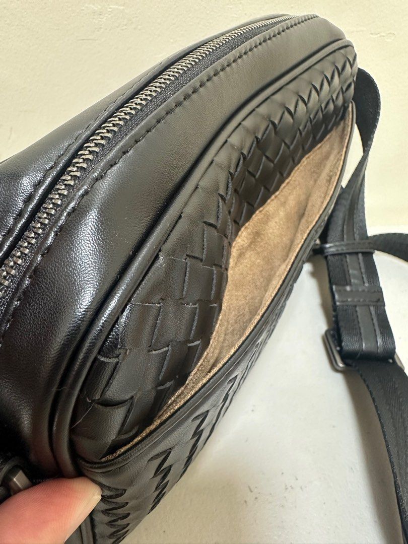 Preloved sling bag (Category: Luxury Bags & Wallets) located in Los Banos. Submitted by ditasbautista2329 (Listing ID 1405095311, Image 3). Description: Preloved bottega veneta sling Medium size Actual pictures posted What you see is what you get Good as new .
