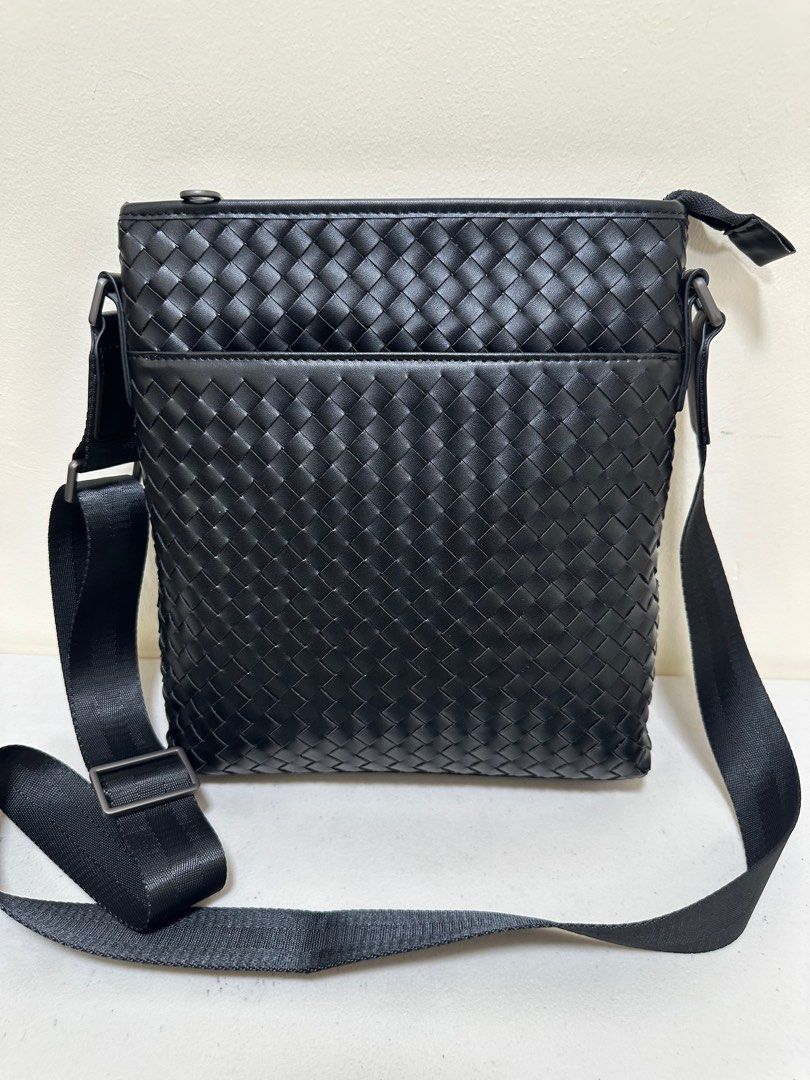 Preloved sling bottegaaa venettaaa (Category: Luxury Bags & Wallets) located in Los Banos. Submitted by ditasbautista2329 (Listing ID 1405095067, Image 1). Description: Preloved bottega veneta sling bag Medium size Actual pictures posted What you see is what you get Good as new .