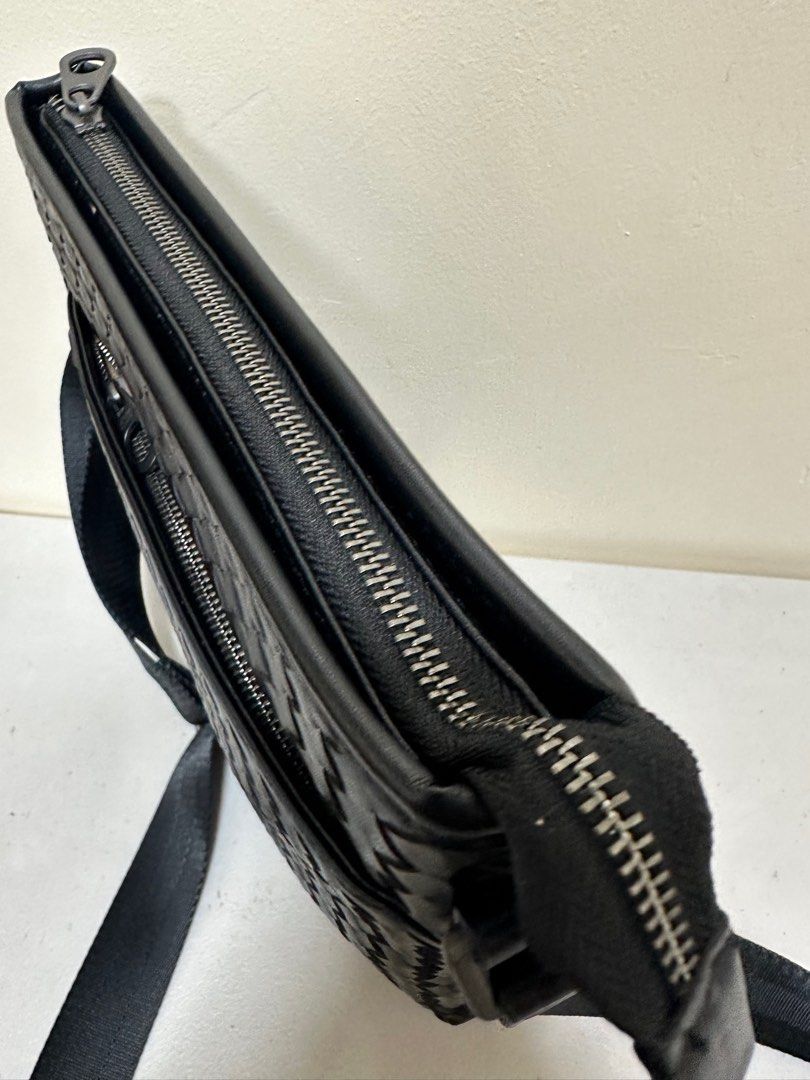 Preloved sling bottegaaa venettaaa (Category: Luxury Bags & Wallets) located in Los Banos. Submitted by ditasbautista2329 (Listing ID 1405095067, Image 3). Description: Preloved bottega veneta sling bag Medium size Actual pictures posted What you see is what you get Good as new .