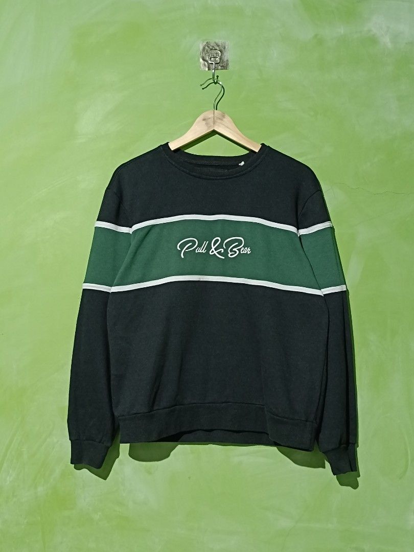 Pull & Bear Long Sleeve (Category: Hoodies) located in Pateros City. Submitted by thrifttheory.grt (Listing ID 1405129374, Image 1). Description: Size L on tag Dimensions: W - 23 L - 25 Color Rate: 9.3/10 Condition: 9.5/10 450 shipped (Luzon) 📍 location - Pateros Courier: J&T Express/Lalamove MOP: GCASH/MAYA 📌 NO CANCELLATION! 📌 NO REFUND 📌 GCASH ONLY, NO COD 📌 PAYMENT FIRST.