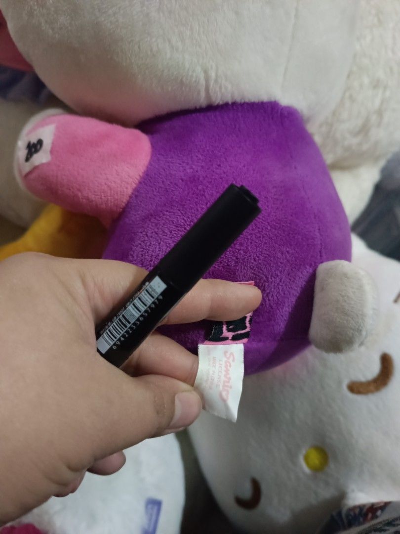 Sanrio Hello Kitty stuff toy (Category: Plushies & Soft Toys) located in Angeles City. Submitted by yourtrovejapansurplus (Listing ID 1405031295, Image 3). Description: no flaw dust stain so need to wash.
