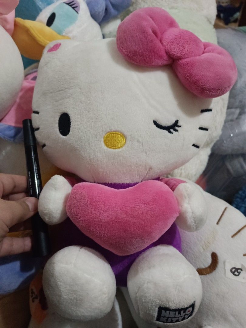 Sanrio Hello Kitty stuff toy (Category: Plushies & Soft Toys) located in Angeles City. Submitted by yourtrovejapansurplus (Listing ID 1405031295, Image 1). Description: no flaw dust stain so need to wash.