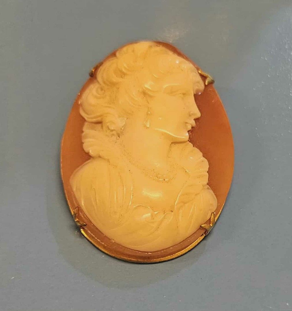 Shell cameo brooch with name at the back "Namica" (Category: Brooches) located in Dumaguete. Submitted by ellelopez35 (Listing ID 1405050130, Image 1). Description: .