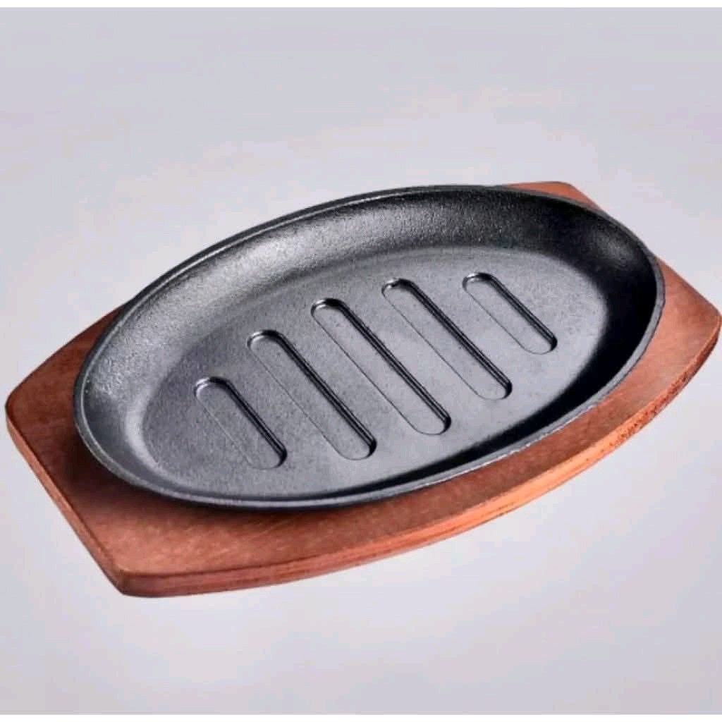 sizzling plates (Category: Other Kitchenware & Tableware) located in Manila. Submitted by asstditems (Listing ID 1404990707, Image 1). Description: 2pcs for 550 5pcs up-200 each Same day delivery via Lalamove Location: Manila Mop: Cod/Gcash payment.