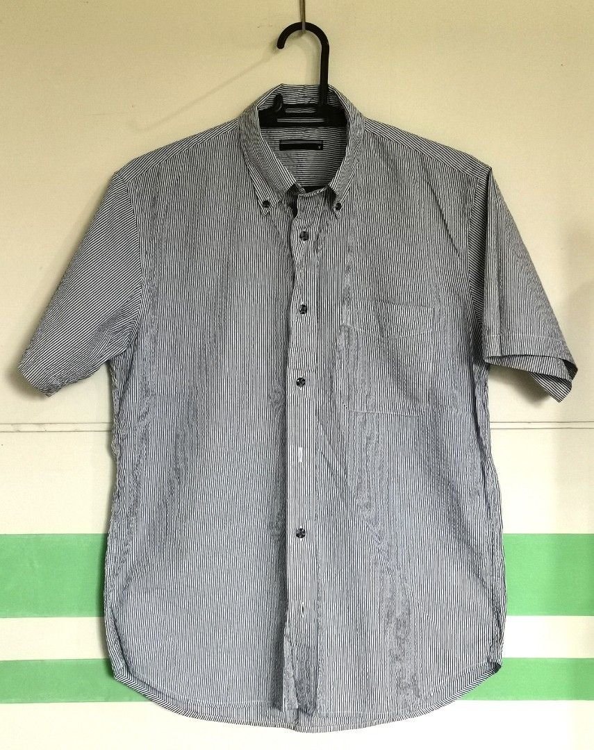 Striped Short Sleeve Shirt (Category: Tshirts & Polo Shirts ) located in San Pablo. Submitted by somariaj (Listing ID 1405142216, Image 1). Description: - Striped short-sleeved shirt - Button-down front - Chest pocket - Contrasting sleeve pattern - Collared - Lightweight fabric 21x26.