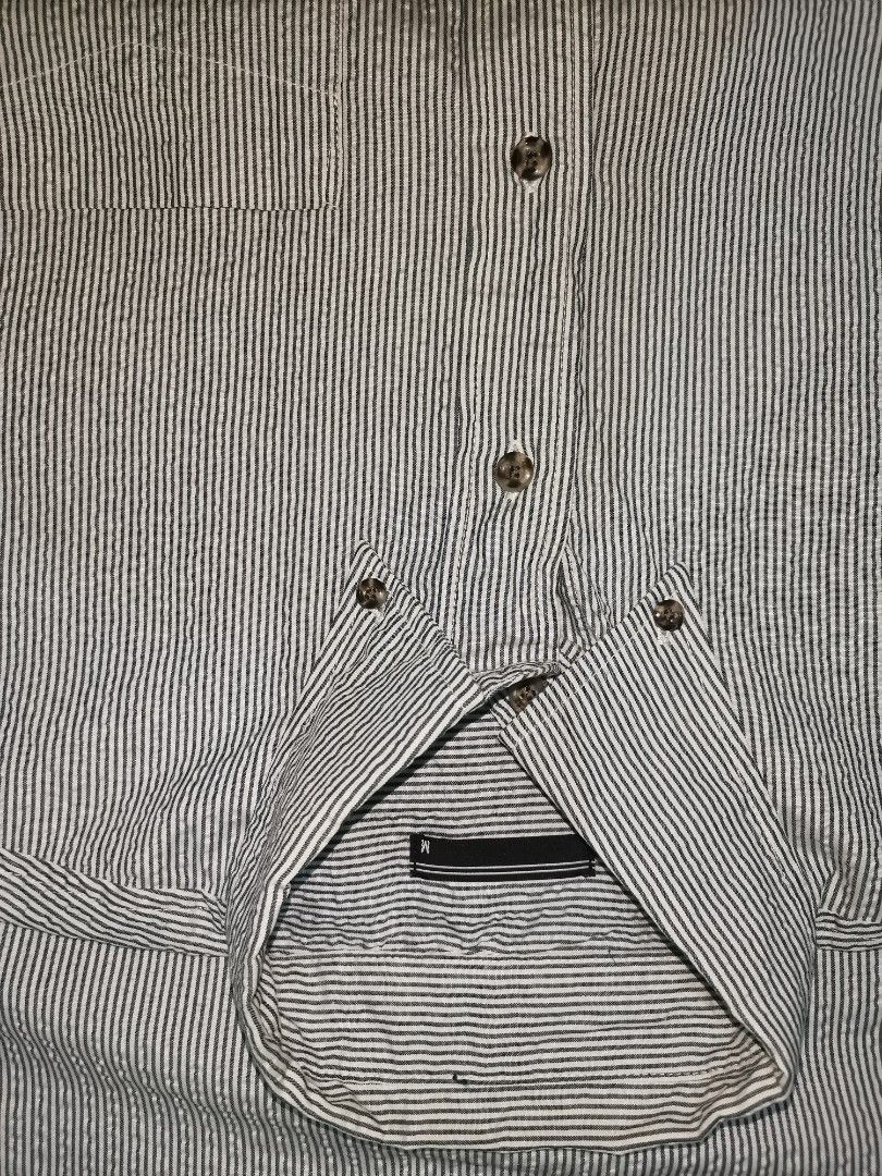 Striped Short Sleeve Shirt (Category: Tshirts & Polo Shirts ) located in San Pablo. Submitted by somariaj (Listing ID 1405142216, Image 2). Description: - Striped short-sleeved shirt - Button-down front - Chest pocket - Contrasting sleeve pattern - Collared - Lightweight fabric 21x26.