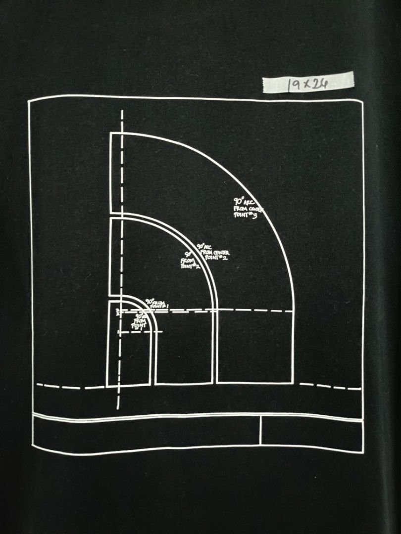 The North Face Black Graphic Tee (Category: Tshirts & Polo Shirts ) located in Santiago. Submitted by bargaincloset2023 (Listing ID 1405102115, Image 2). Description: -Actual Dimension: 19" x 26" -size on tag M -fit up to S/M -no crack print -complete washtag -excellent condition (9/10) -slightly sun fade on neckline (check photos) note: when viewing, click the photo to see the whole picture 🫡 📍 Santiago City, Isabela Payment first policy No fr