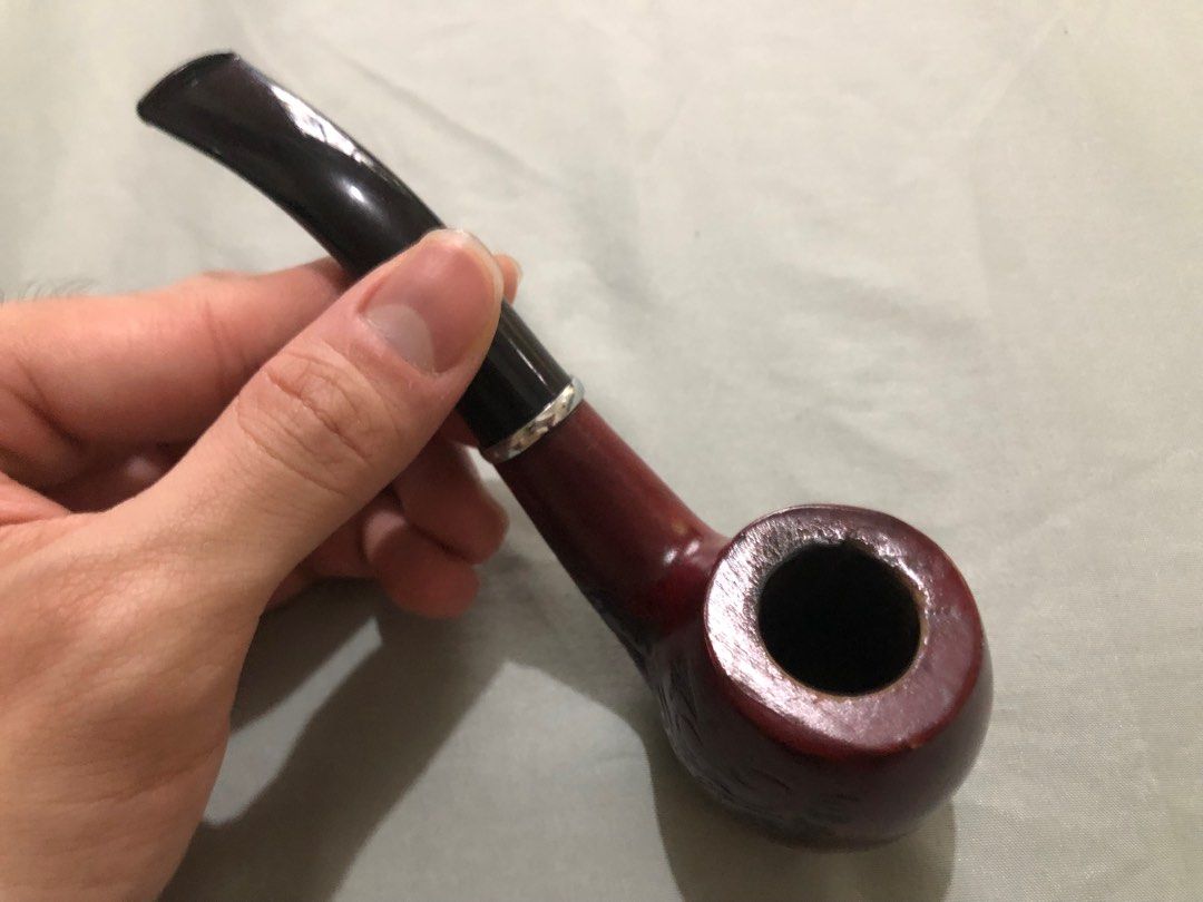 Vintage Carved Smoking Pipe (Category: Vintage Collectibles) located in Pasig City. Submitted by cheemschorger (Listing ID 1405039829, Image 3). Description: Vintage smoking pipe.