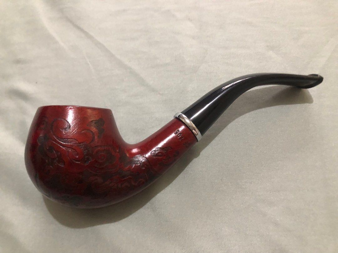 Vintage Carved Smoking Pipe (Category: Vintage Collectibles) located in Pasig City. Submitted by cheemschorger (Listing ID 1405039829, Image 1). Description: Vintage smoking pipe.