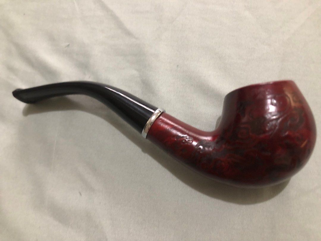 Vintage Carved Smoking Pipe (Category: Vintage Collectibles) located in Pasig City. Submitted by cheemschorger (Listing ID 1405039829, Image 2). Description: Vintage smoking pipe.