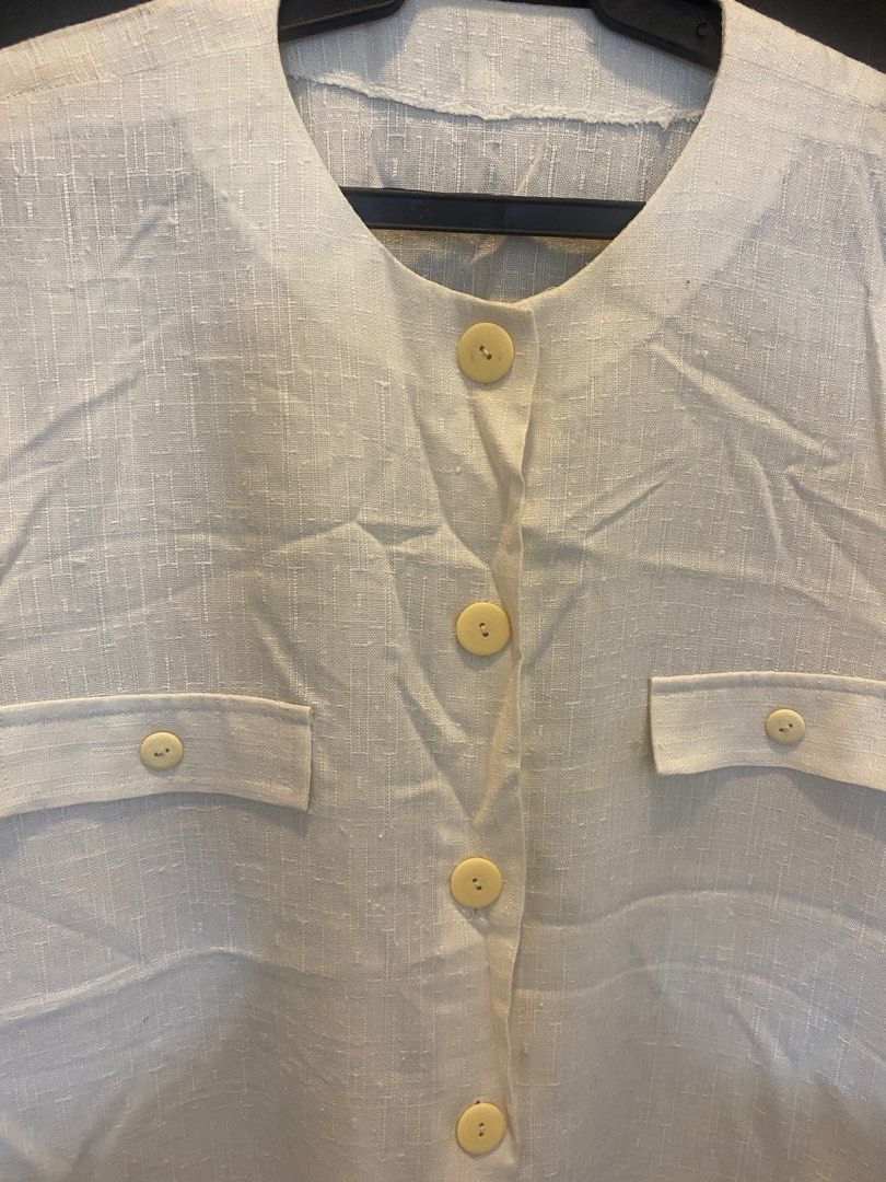 White cream 3/4 sleeves semi/formal (Category: Others Tops) located in Quezon City. Submitted by bebothann (Listing ID 1405009959, Image 2). Description: White cream 3/4 sleeves Semi formal / formal Can be used for office / wedding occasion Shipping fee c/o buyer Large.