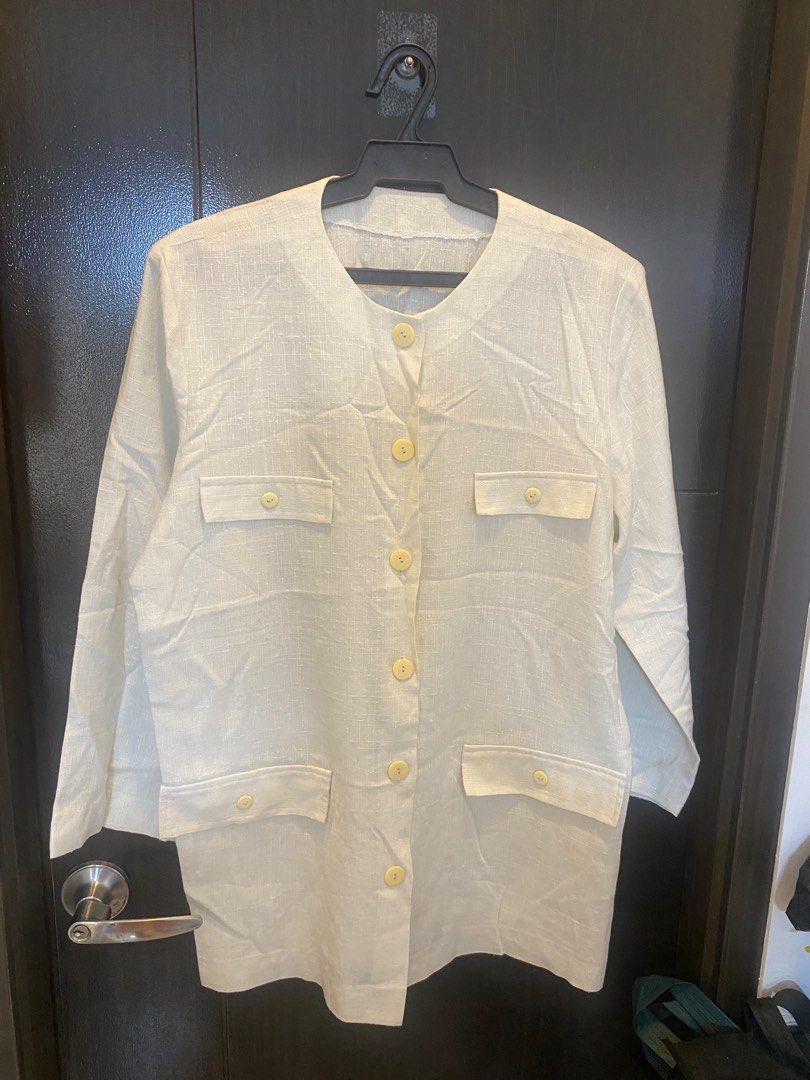 White cream 3/4 sleeves semi/formal (Category: Others Tops) located in Quezon City. Submitted by bebothann (Listing ID 1405009959, Image 1). Description: White cream 3/4 sleeves Semi formal / formal Can be used for office / wedding occasion Shipping fee c/o buyer Large.