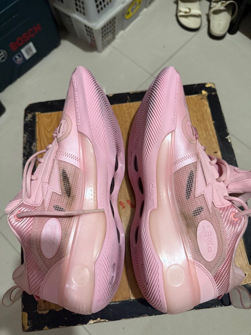 WOW 10 Blossom (Category: Sneakers) located in Bulacan. Submitted by brixandrei (Listing ID 1404991698, Image 3). Description: size 12 needs cleaning lang .