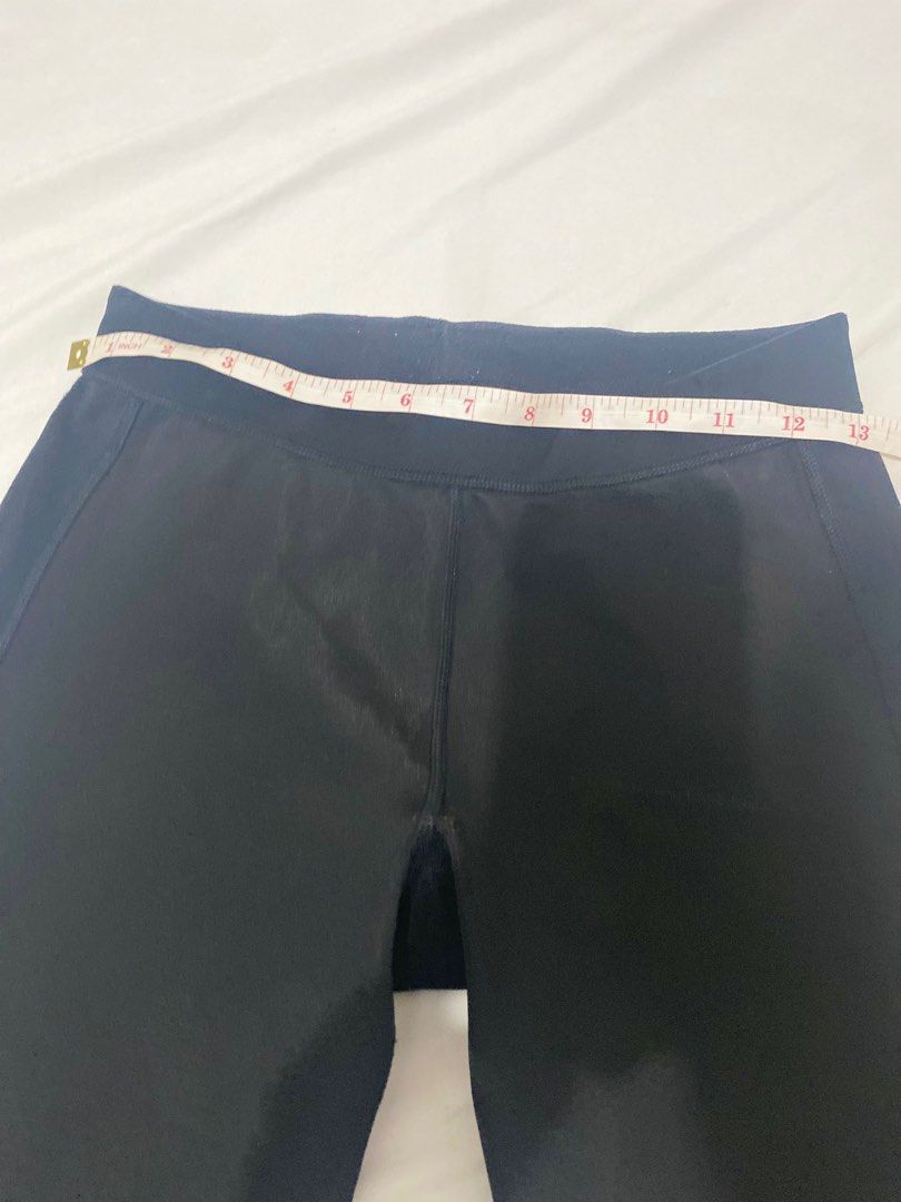 Adidas Black 3/4 Leggings (Category: Activewear) located in San Ildefonso. Submitted by msdzer (Listing ID 1401843489, Image 2). Description: - Adidas cropped leggings - Features Adidas logo - Waist: Approximately 12 inches - Length: Approximately 25 inches - Made of stretchy material - Perfect for workouts or casual wear.