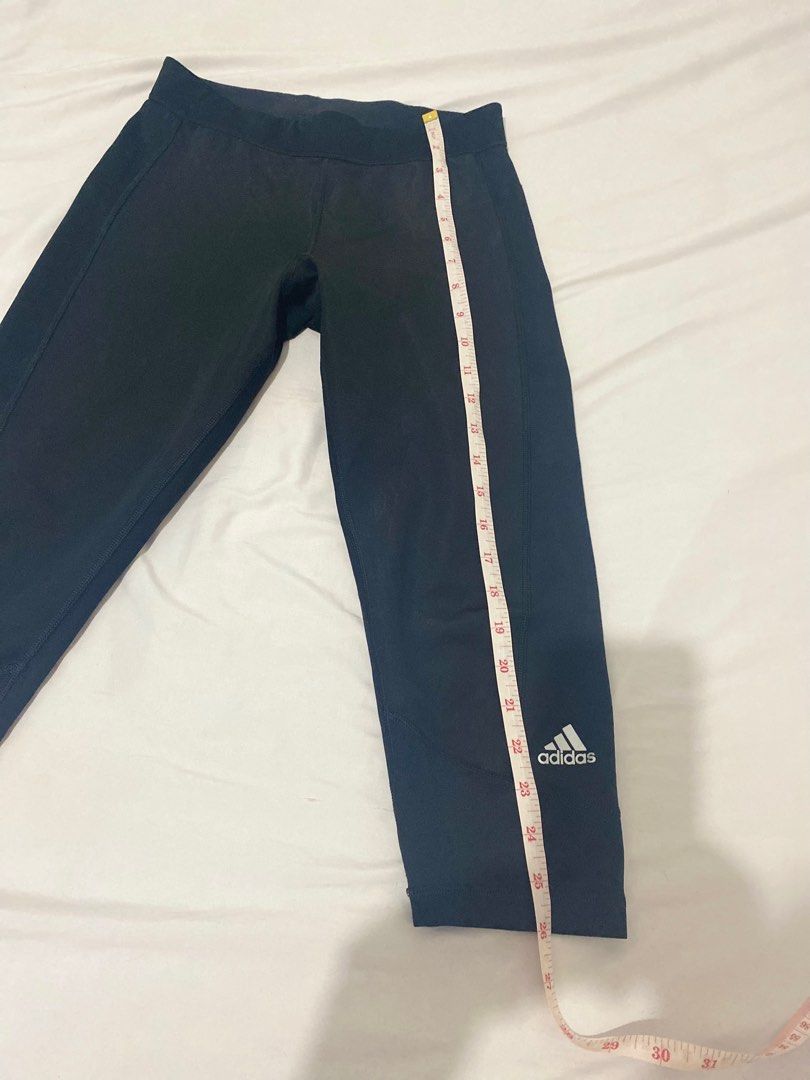Adidas Black 3/4 Leggings (Category: Activewear) located in San Ildefonso. Submitted by msdzer (Listing ID 1401843489, Image 3). Description: - Adidas cropped leggings - Features Adidas logo - Waist: Approximately 12 inches - Length: Approximately 25 inches - Made of stretchy material - Perfect for workouts or casual wear.