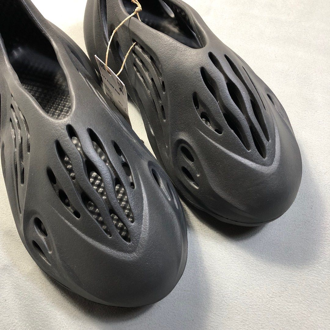 Adidas Yeezy Foam RNNR (Category: Slippers & Slides) located in Manila. Submitted by stablesource (Listing ID 1401853245, Image 3). Description: Adidas Yeezy Foam Runner Size 8 US Mens No Box Excellent Kindly Check All Details Before Purchase🤝.