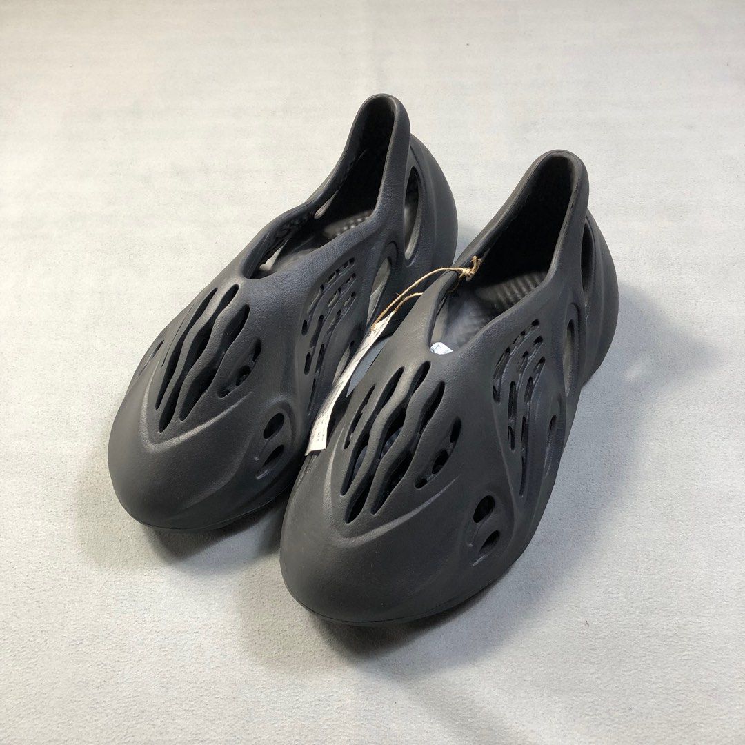 Adidas Yeezy Foam RNNR (Category: Slippers & Slides) located in Manila. Submitted by stablesource (Listing ID 1401853245, Image 1). Description: Adidas Yeezy Foam Runner Size 8 US Mens No Box Excellent Kindly Check All Details Before Purchase🤝.