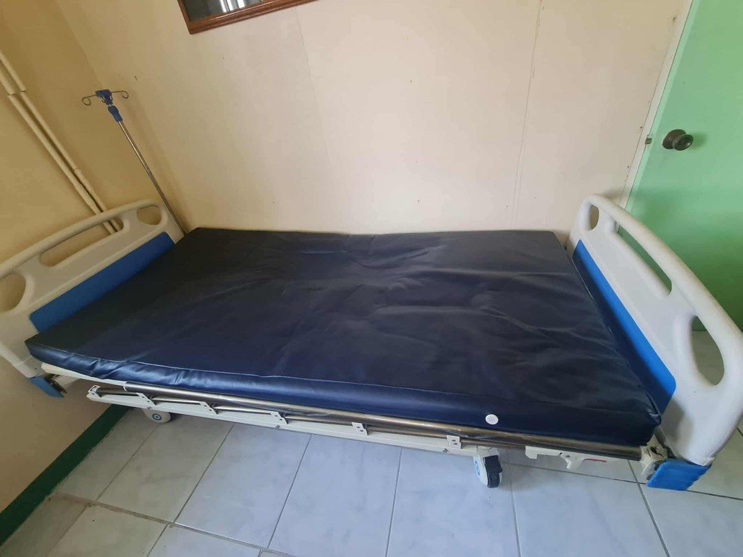 Adjustable Hospital Bed with Mattress (Category: Bed Frames & Mattresses) located in Manila. Submitted by mdl0000 (Listing ID 1401774115, Image 3). Description: HOSPITAL BED, bought last May 2022, for my Tita sana, kaso hindi na rin naman nagamit, with cushion.