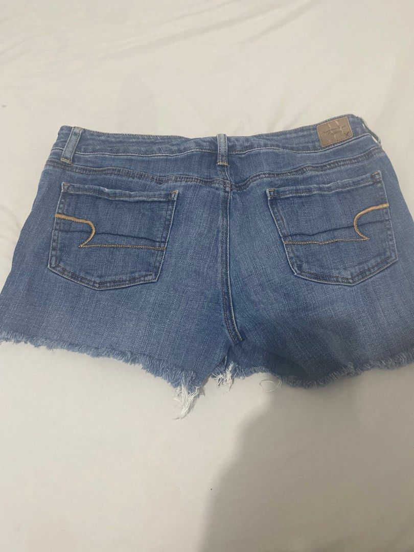 American Eagle Denim Shorts Size 10 (Category: Shorts) located in San Ildefonso. Submitted by msdzer (Listing ID 1401841817, Image 3). Description: .