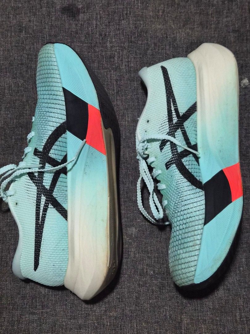 Asics Metaspeed Edge+ Running Shoes (Category: Sneakers) located in Singapore. Submitted by ashra03 (Listing ID 1401908896, Image 2). Description: actually size unisex, US 6, EU 39. use it for only 30km or less pretty new, discarded the box. authentic. I bought it on Asics SEA website rfs: im usually women's US 6/6,5, and bought the wrong size.