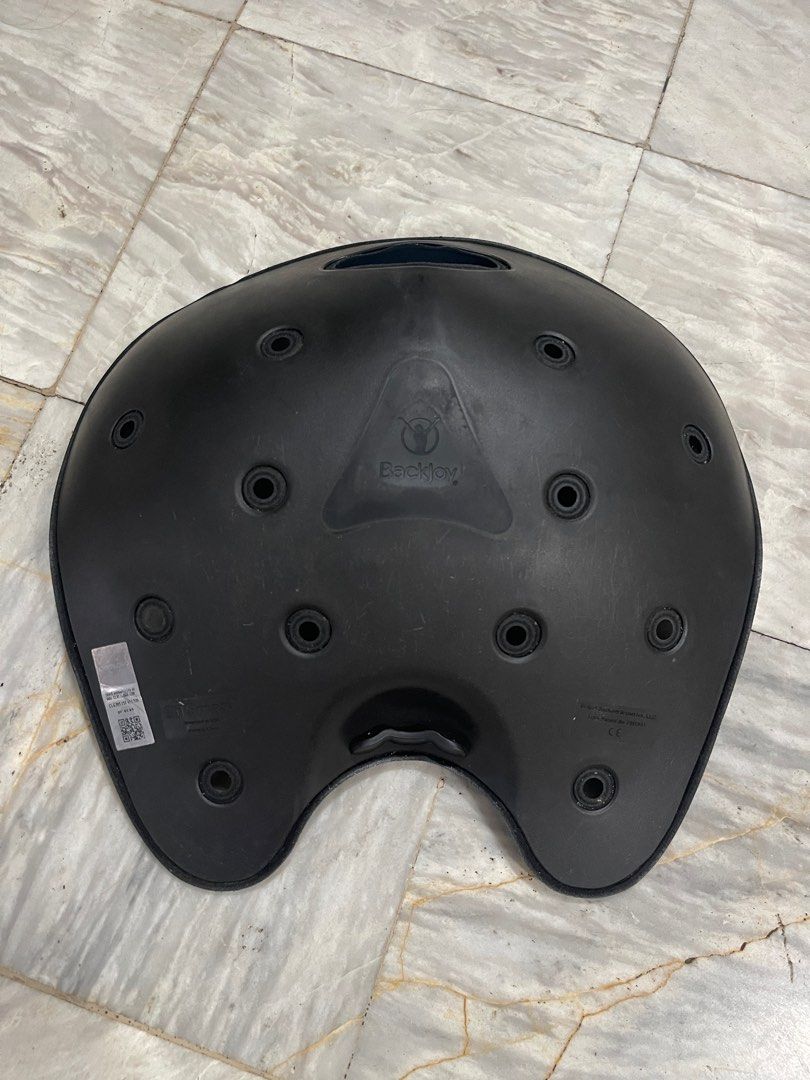 BackJoy SitSmart core traction seat (Category: Braces, Support & Protection) located in Quezon City. Submitted by _qqq23 (Listing ID 1401841830, Image 3). Description: BackJoy SitSmart core traction seat Barely used, like new no issues bnew price is 4,500 loc: new manila, qc.