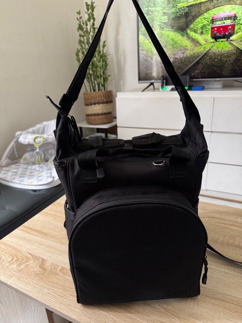 Banff Full Sized Diaper Bag (Category: Diaper Bags & Wetbags) located in Marikina City. Submitted by nikadaf (Listing ID 1401760904, Image 3). Description: - Large capacity and heavy duty - Used sparingly (can pass as brand new) - No changing mat (misplaced) - Can convert to backpack, hand carry, or shoulder carry - Fully insulated front pocket for bottles or baby food - Bought for 3.3k—now selling for just 2k .