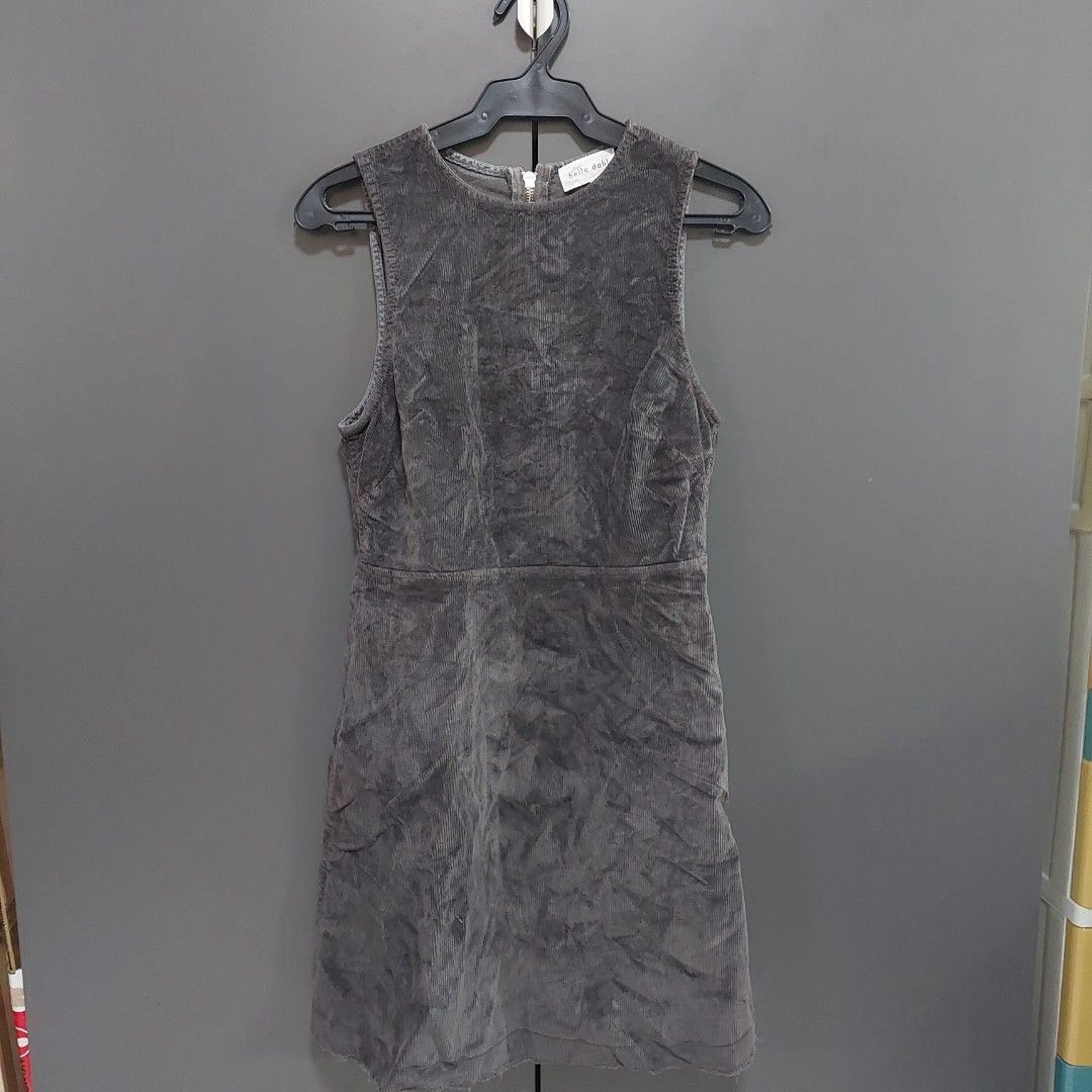 Layering Gray Corduroy Dress (Category: Dresses) located in Pasig City. Submitted by seashiels (Listing ID 1401782507, Image 1). Description: - Bella Dahl sleeveless dress - Corduroy fabric - Dark grey color - Zipper closure - Good for layering in the fall/winter No when worn photo Location: Pasig.