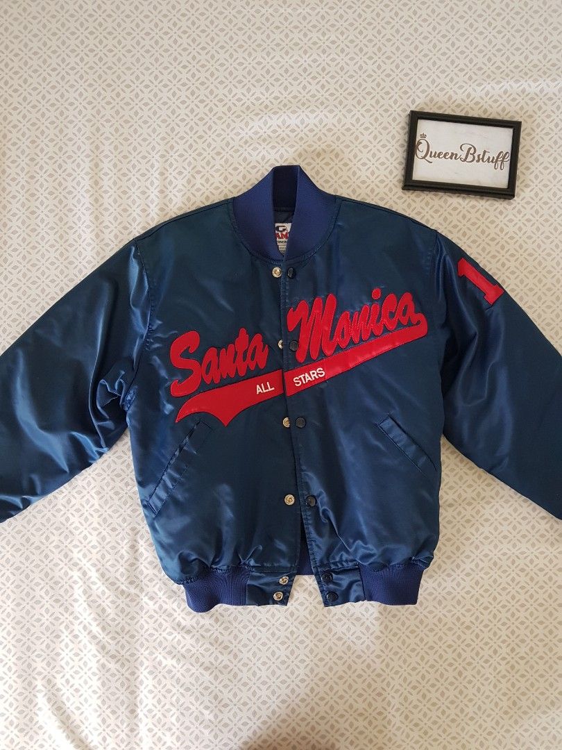 Bomber Puffer Jacket (Category: Coats, Jackets and Outerwear) located in Pasig City. Submitted by queenbstuff (Listing ID 1401789677, Image 2). Description: -Best Fits Small-Medium Size. READ before making an offer. 🔹️Location: Pasig City 🔹️Shipping within Metro Manila Only 🔹️Read item description. 🔹️NO When Worn. 🔹️Last Price Posted. 🔹️Preloved. Unless stated Brand New.Manage your expection. 🔹️Color may vary due to lighting. 🔹️1 Day Rese