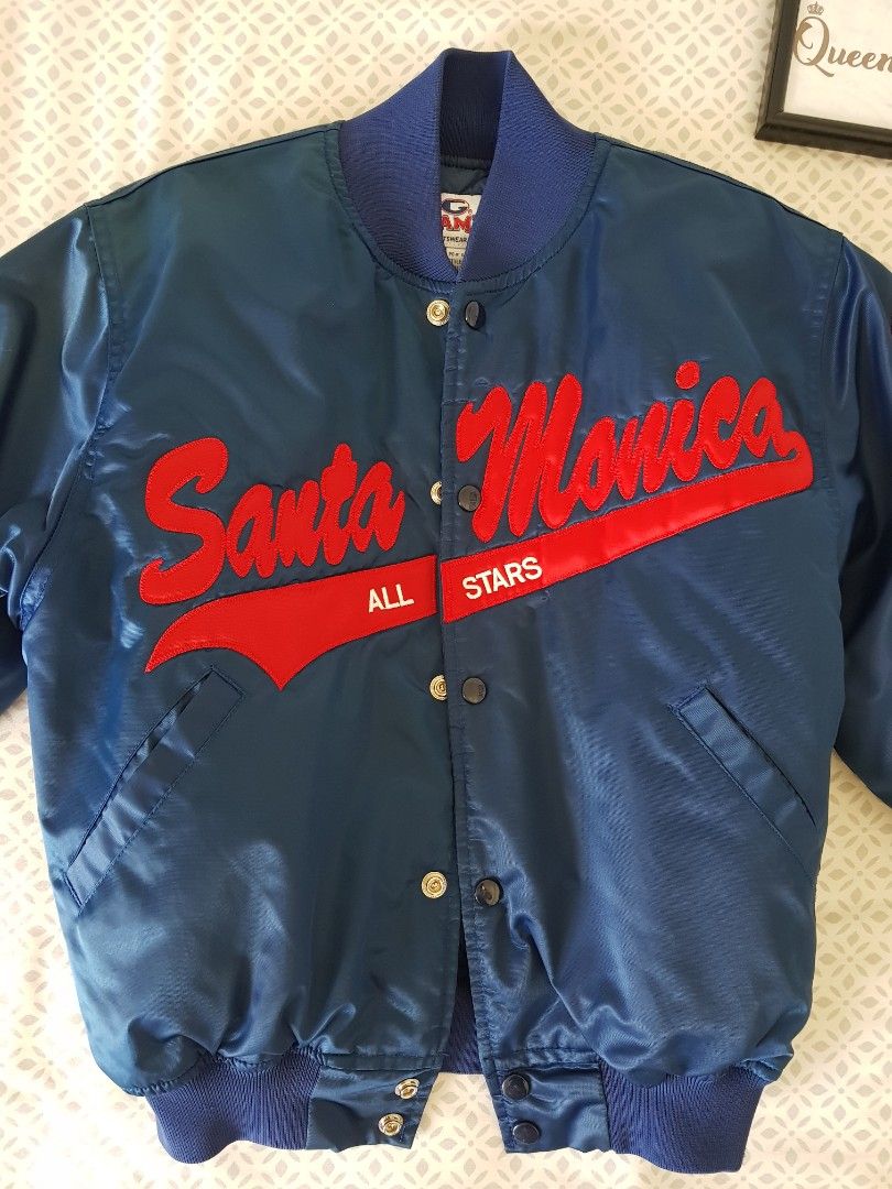 Bomber Puffer Jacket (Category: Coats, Jackets and Outerwear) located in Pasig City. Submitted by queenbstuff (Listing ID 1401789677, Image 3). Description: -Best Fits Small-Medium Size. READ before making an offer. 🔹️Location: Pasig City 🔹️Shipping within Metro Manila Only 🔹️Read item description. 🔹️NO When Worn. 🔹️Last Price Posted. 🔹️Preloved. Unless stated Brand New.Manage your expection. 🔹️Color may vary due to lighting. 🔹️1 Day Rese