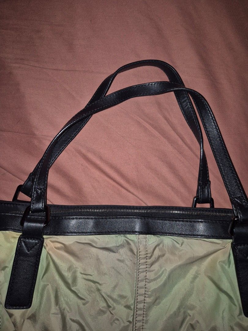 Burberry Buckleigh Tote Bag (Category: Luxury Bags & Wallets) located in Quezon City. Submitted by gadgetsandstuffs.qc (Listing ID 1401836193, Image 3). Description: - Authentic Burberry tote bag - Beige with green nylon exterior with black leather trim - Black leather handles - Drawstring closure - Classic Burberry check lining - Interior zippered pocket - Made in China - Includes Burberry logo patch Size(cm) : W35cm x H40cm x D7cm(Approx) Size(