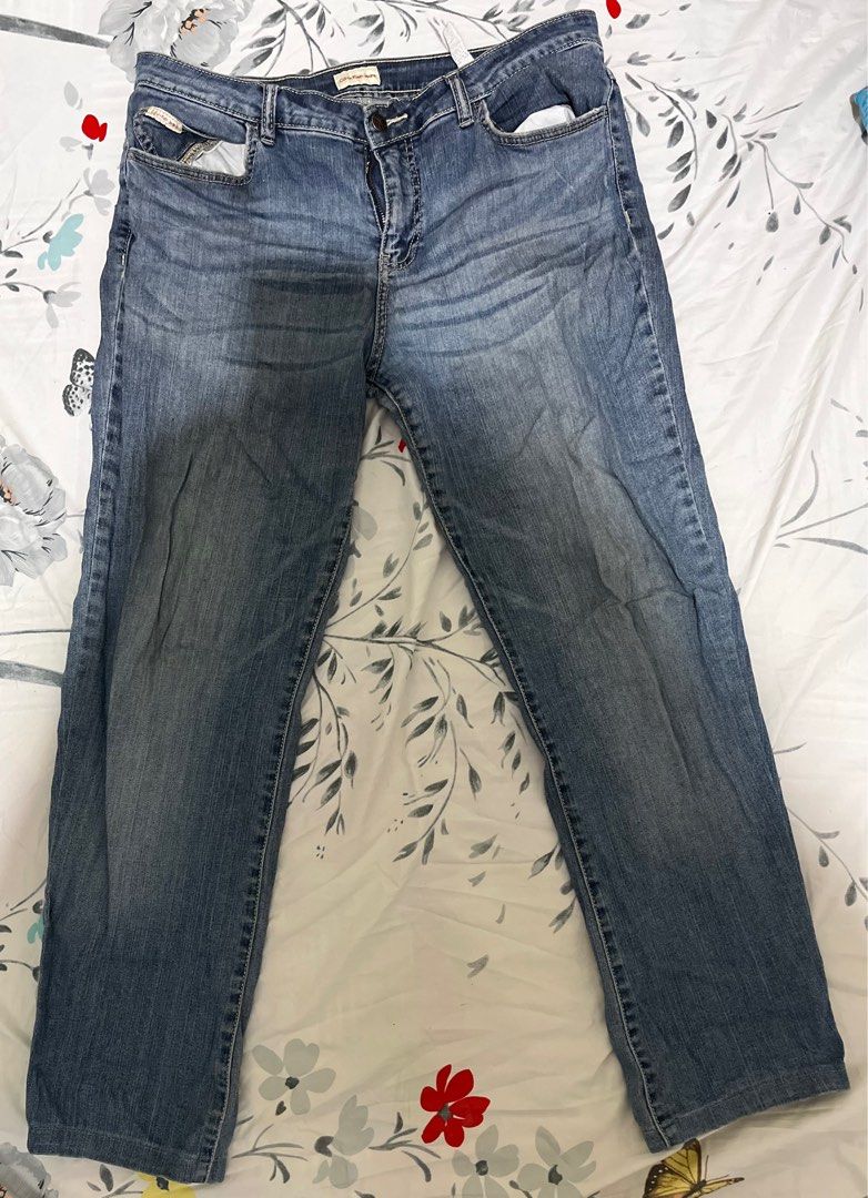 Calvin Klein Jeans W34 L34 (Category: Jeans) located in Baguio. Submitted by arkay_13 (Listing ID 1401896019, Image 1). Description: Authentic Calvin Klein Jeans in a classic blue wash. Features a straight leg fit. Size W34 L34. Made from a blend of cotton and elastane. The jeans have a button closure and classic five-pocket design. There is a small stain on the front of the jeans. See the tag for details..