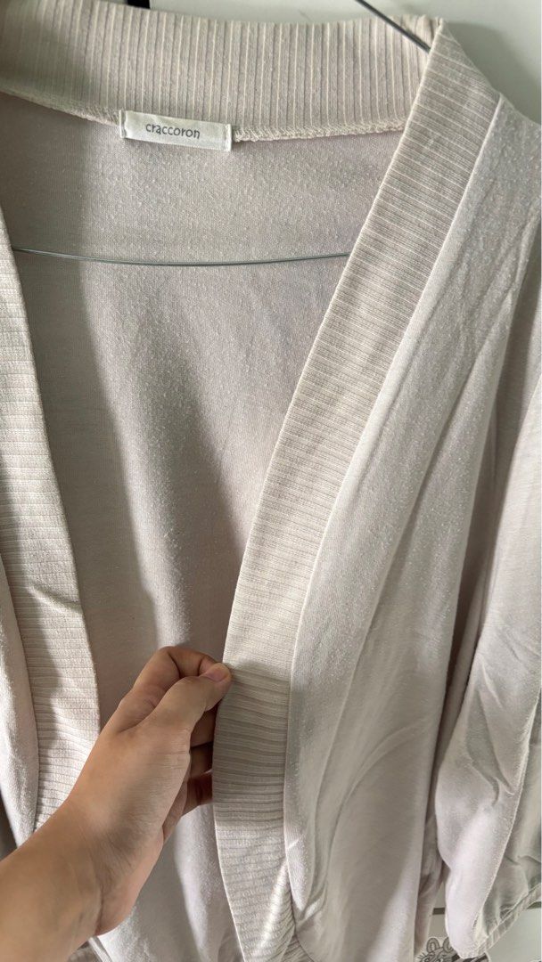 Cardigan basic (Kategori: Baju Luaran) berada di Jakarta Barat. Dikirim oleh talisaaa (ID iklan 1401779359, Gambar 2). Deskripsi: .