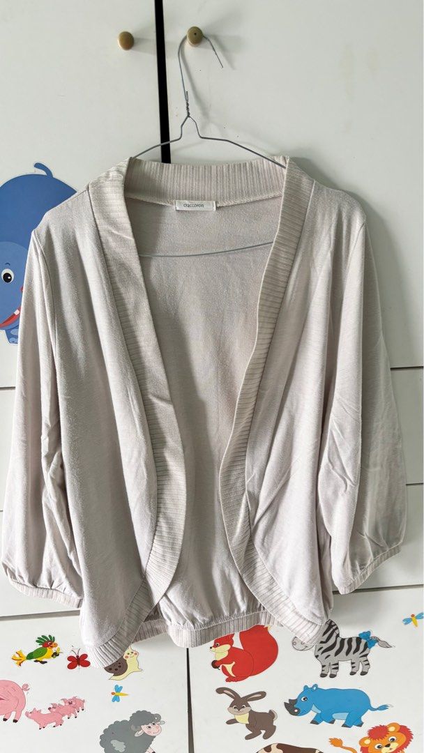 Cardigan basic (Kategori: Baju Luaran) berada di Jakarta Barat. Dikirim oleh talisaaa (ID iklan 1401779359, Gambar 1). Deskripsi: .