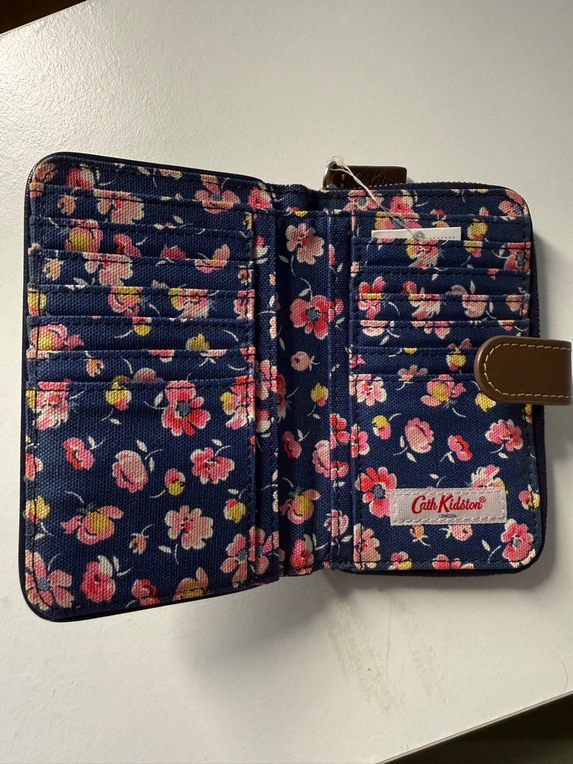 Cath Kidston Folded Zip Wallet - Breton Stripe (Category: Wallets & Card holders) located in Rodriguez. Submitted by sheddmycloset (Listing ID 1401733977, Image 2). Description: .